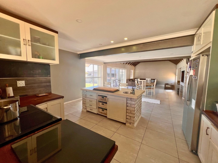 4 Bedroom Property for Sale in Country Club Western Cape